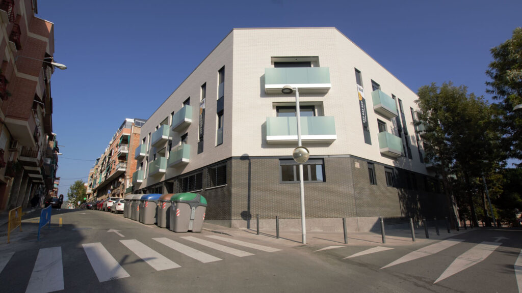 07_vista_exterior_edificio_lux_de_gramenet_level