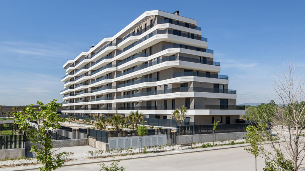 edificio_vista_exterior_2_luxury-tres-cantos